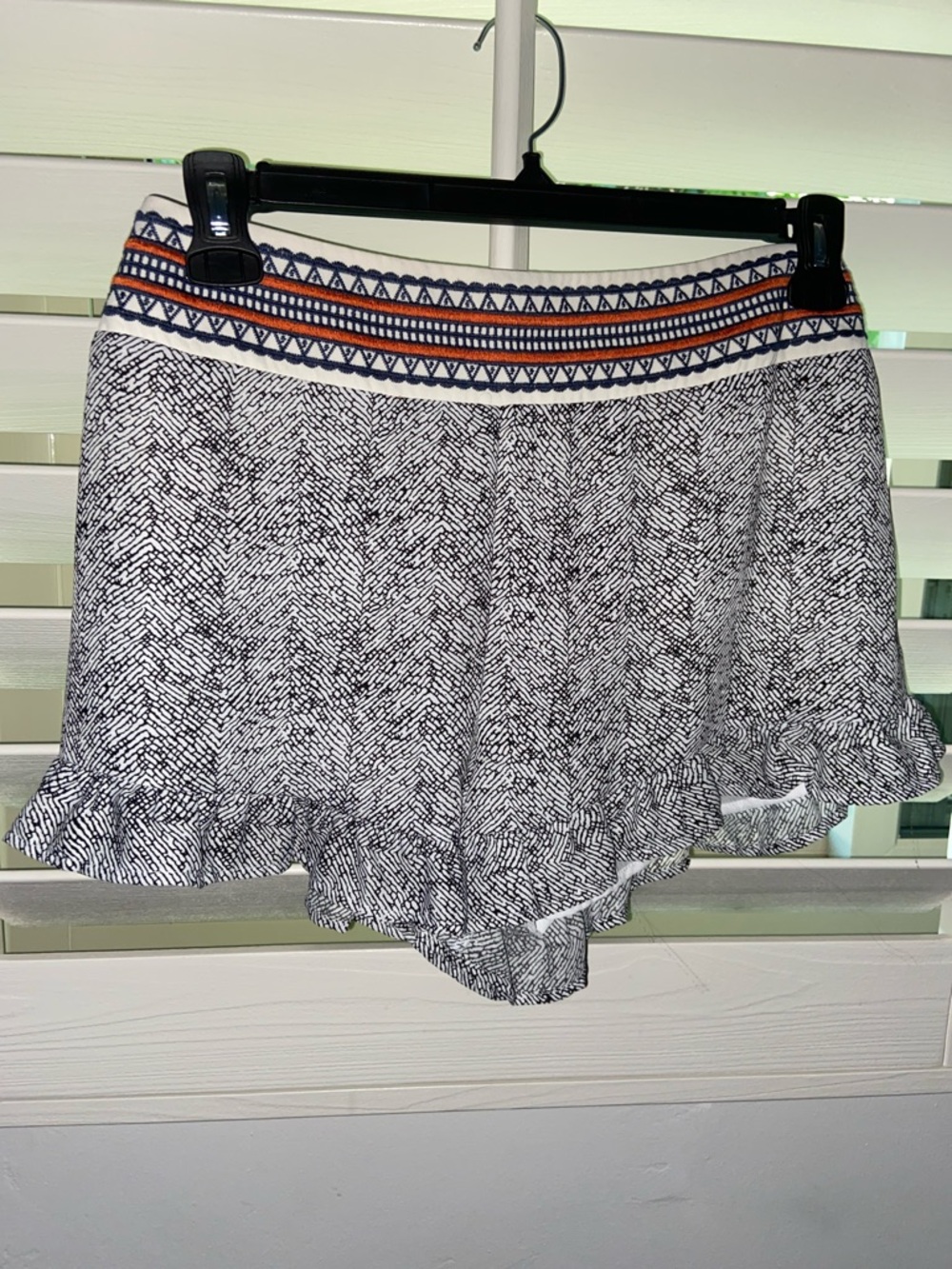 Thml Women’s Black & White Patterned Elastic Waist Shorts with Ruffled Trim SZ L
